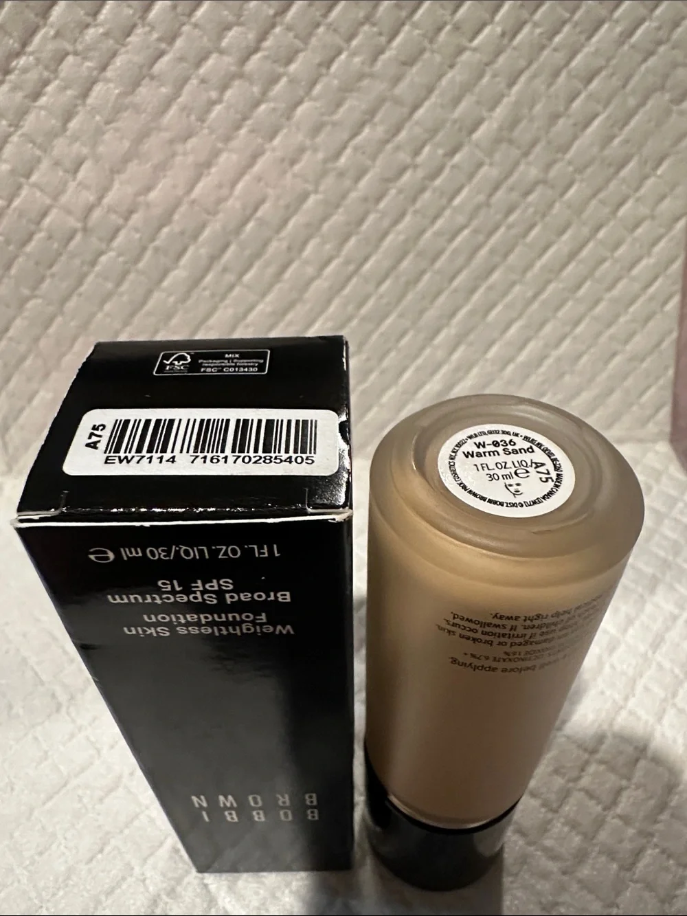 Bobbi Brown Weightless Skin Foundation - Warm Sand W-036